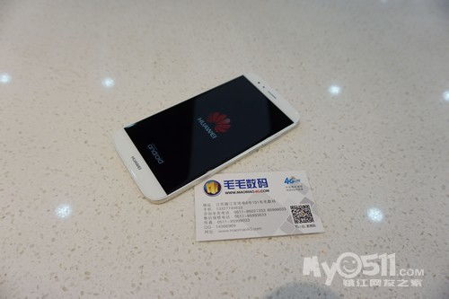 遇见华为Mate 60 Pro 在这个小小店里，触摸科技与温度的交汇点